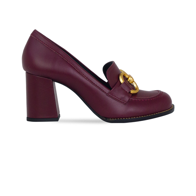 Scarpin Ester Vinho em Couro com Bridão Dourado e Salto de 7 cm