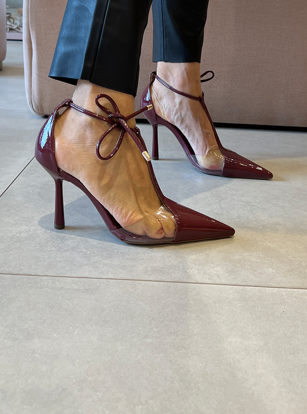 Scarpin Neiva Vinho com Vinil e Amarração – Sofisticação que se Destaca