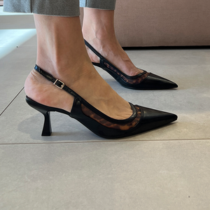 Scarpin Zoe Onça