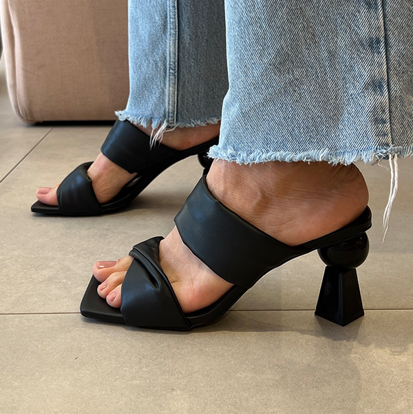Sandália Nivea Preto com Salto Escultural