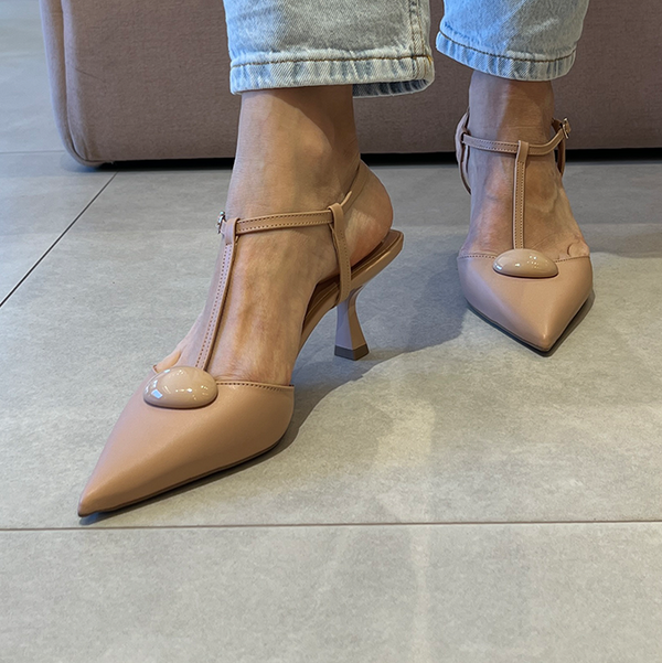Scarpin Kiara Nude com Detalhe Monocromático
