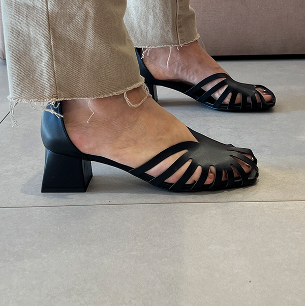 Sandália Larissa Preto de Salto Bloco 5cm