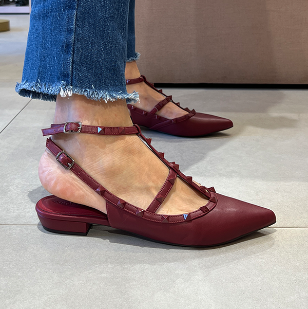 Sapatilha Mona Flat Vinho com Spikes Monocromática