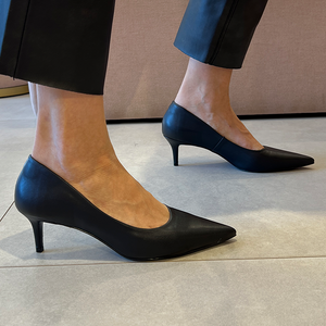 Scarpin Luna Preto
