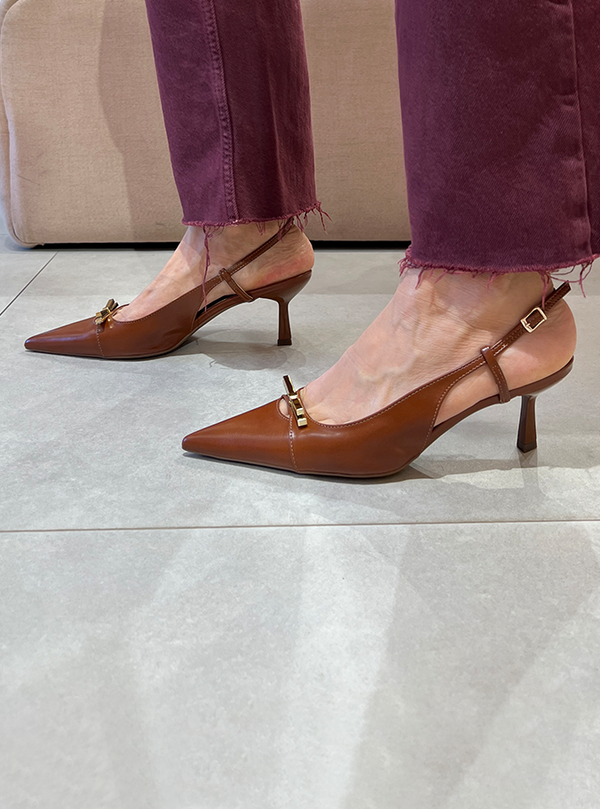 Scarpin Babi Whisky salto de 6cm e Laço Metálico