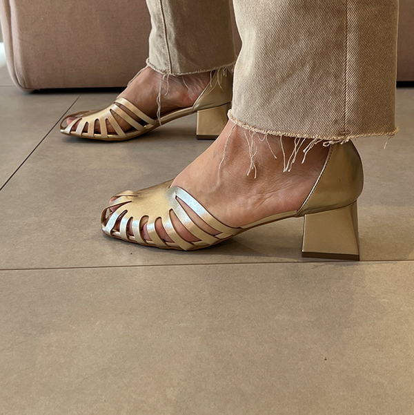 Sandália Larissa Dourado de Salto Bloco 5cm