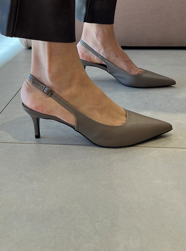 Scarpin Aurora Cinza Slingback e Salto de 6 cm – Sofisticação Atemporal