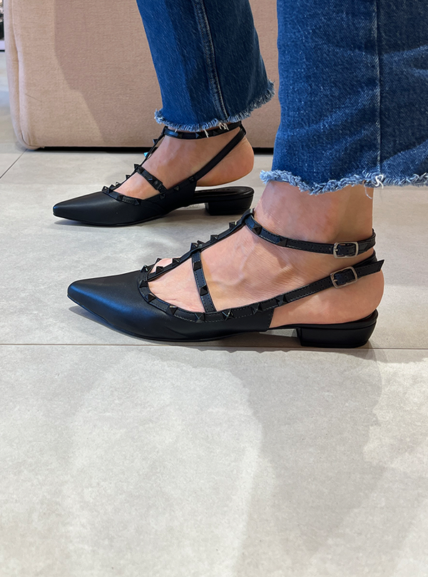 Sapatilha Mona Flat Preta com Spikes Monocromática
