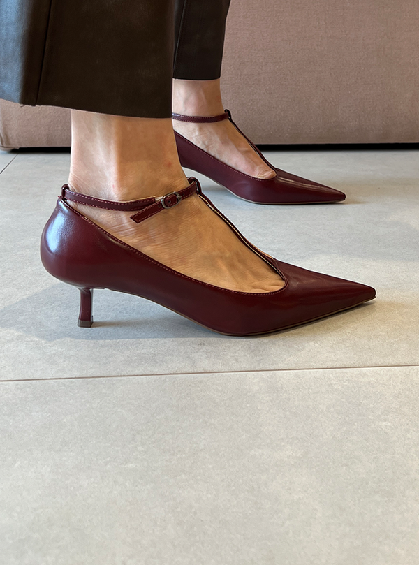 Scarpin Mia Vinho com T-Bar e Salto 5cm
