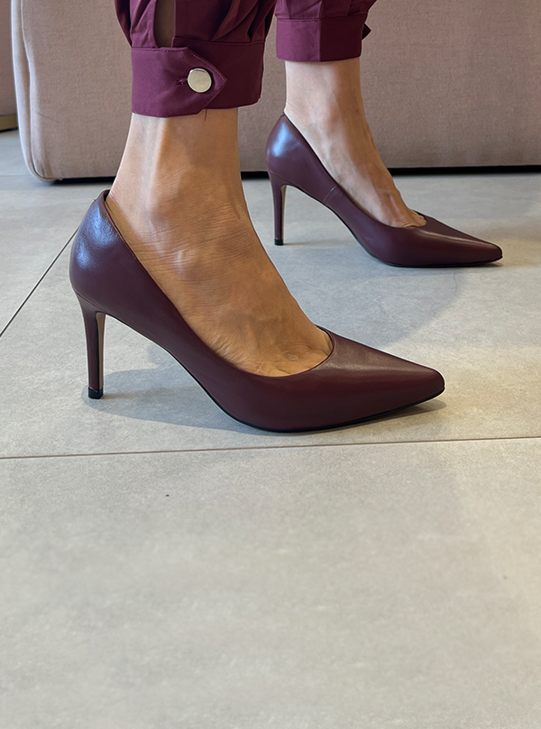 Scarpin Duci Vinho – Elegância Atemporal em Couro Premium
