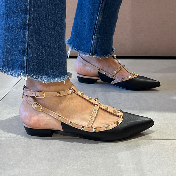 Sapatilhas Mona Flat Preto/Nude: Toque de Estilo com Pirâmides