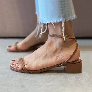 Sandálias Lia Caramelo