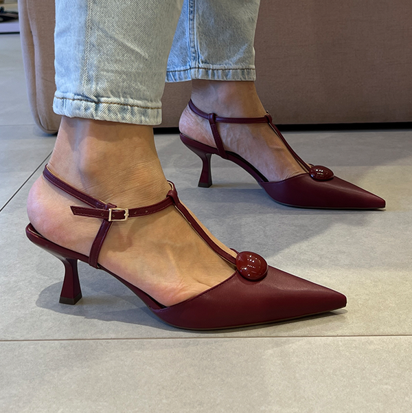 Scarpin Kiara Vinho com Detalhe Monocromático