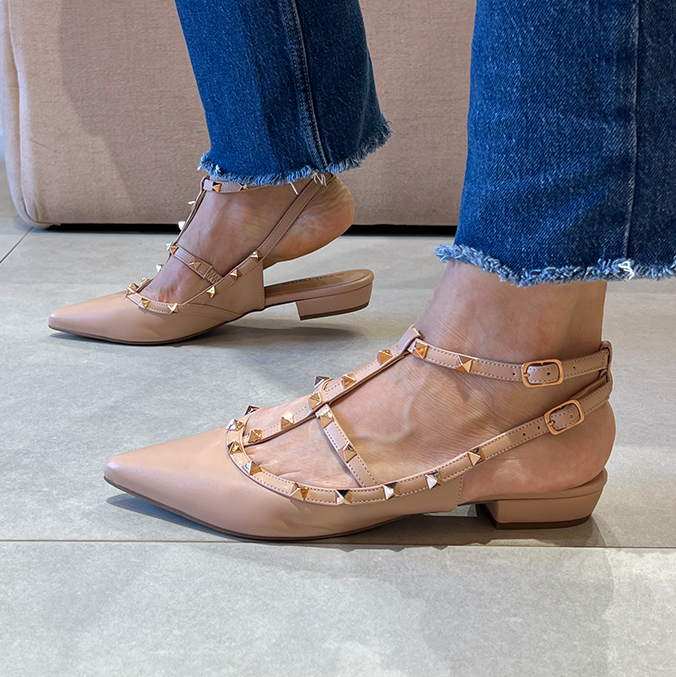 Sapatilhas Mona Flat Nude: Toque de Estilo com Pirâmides