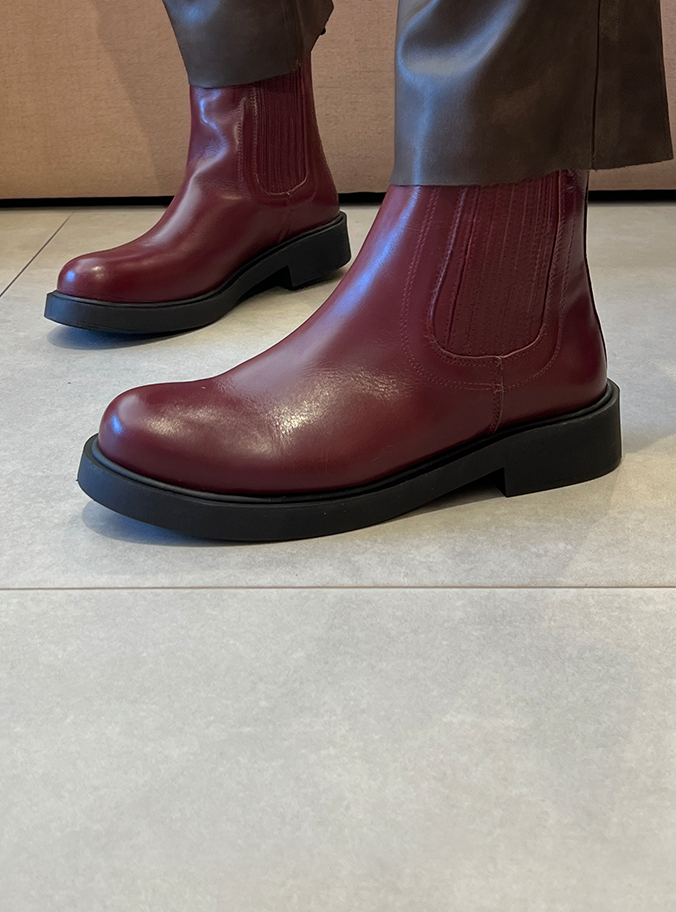 Bota Any Vinho Cano Médio – Elegância Casual em Couro