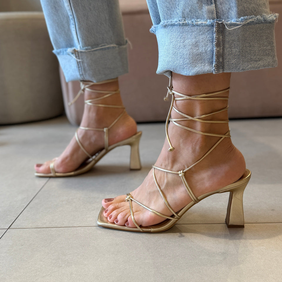 Sandália Valquiria Dourado