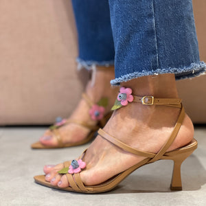 Sandálias Yara Caramelo