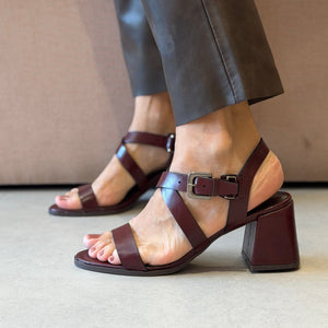 Sandália Valeria Vinho