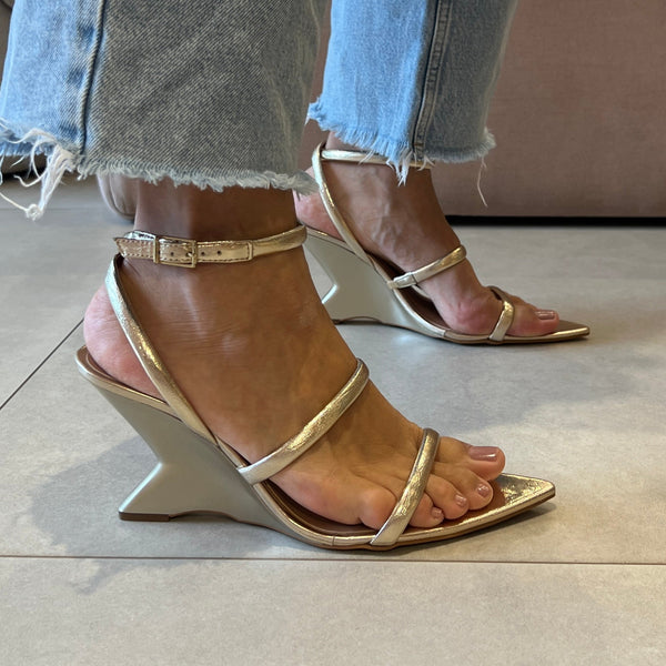 Sandália Kaia Dourado