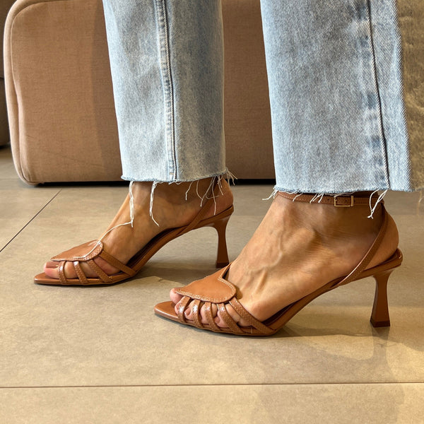 Sandália Leticia Caramelo