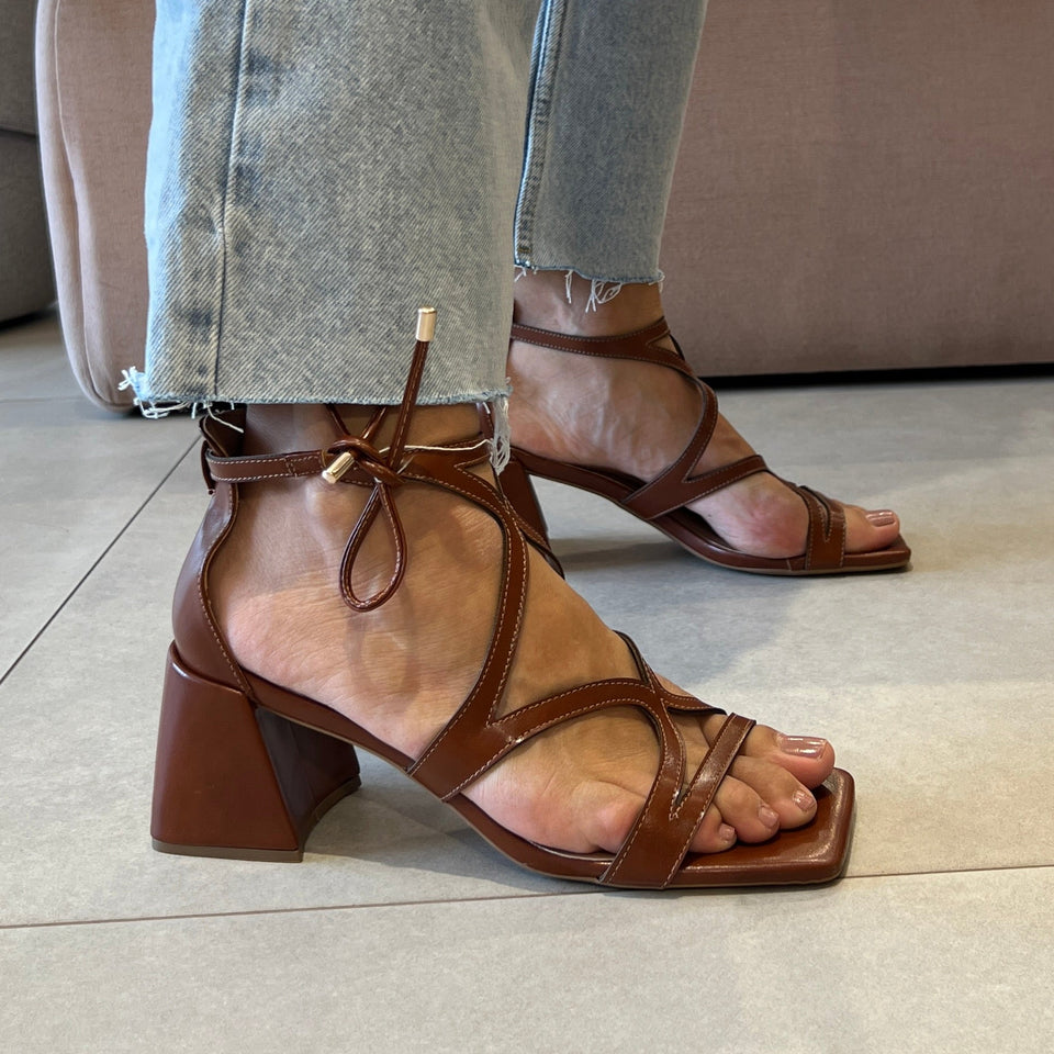 Sandália Mulan Whisky