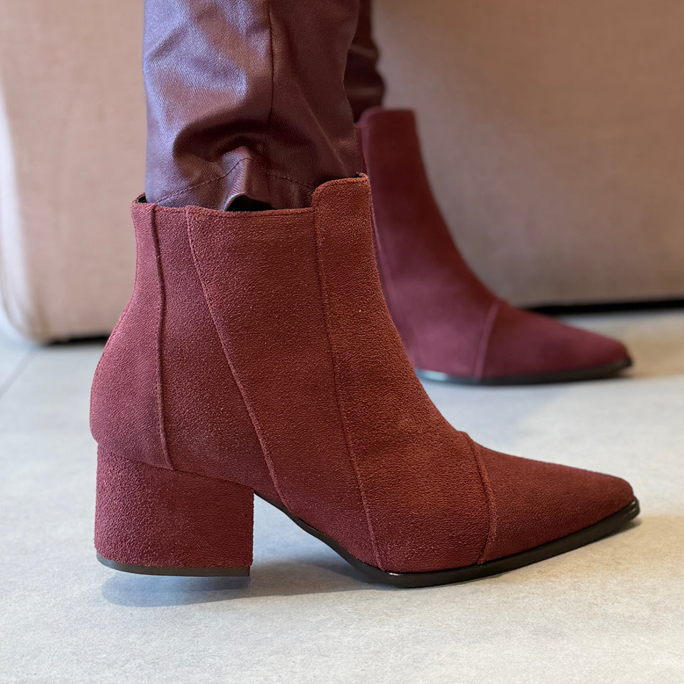 Bota Julie New Vinho