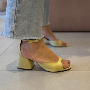Sandália Mary Amarelo