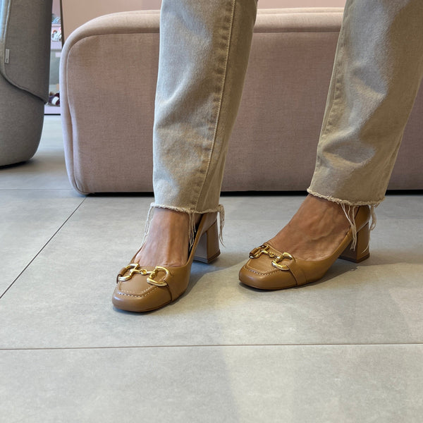 Scarpin Linda Caramelo