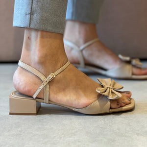 Sandálias Emilia Amendoa