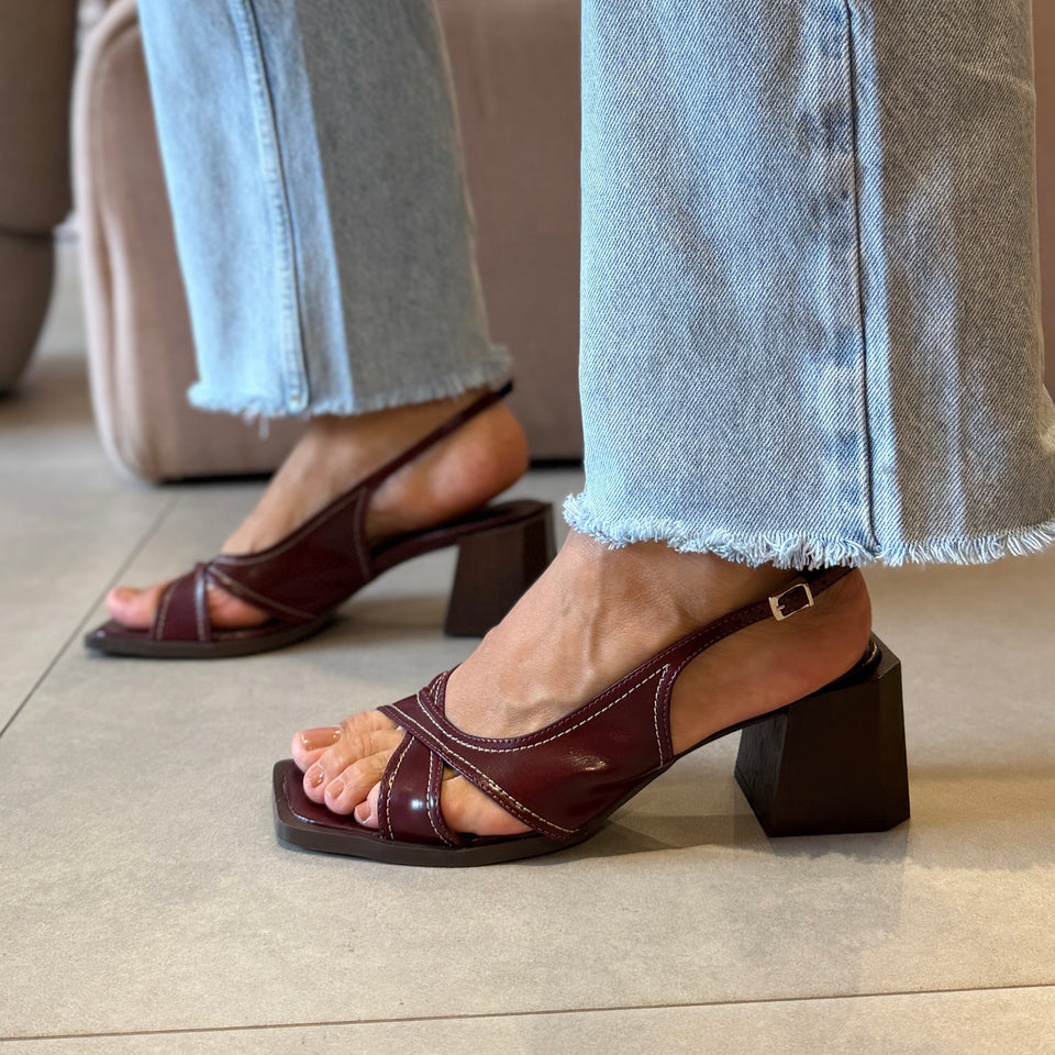 Sandália Dara Vinho